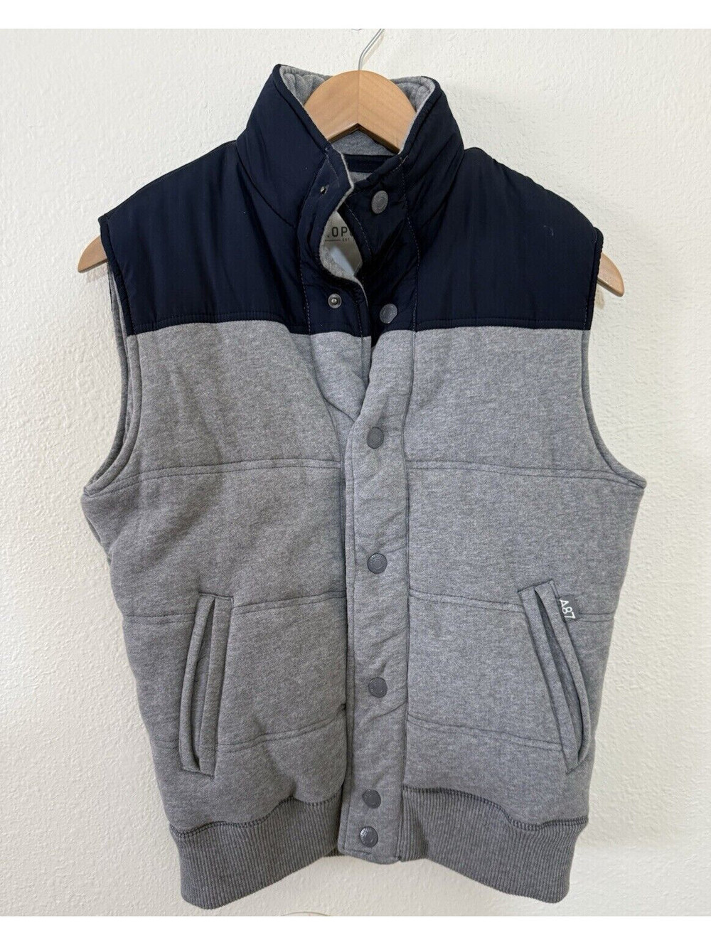 Aeropostale Men's Winter Vest Size M Two-Tone Snaps Knit & Nylon